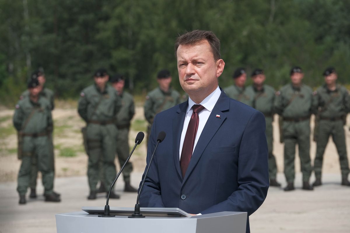 Minister Mariusz Błaszczak podczas konferencji prasowej dotyczącej kontraktu na pozyskanie czołgów Abrams 