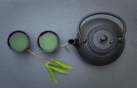 Zielona herbata z dodatkiem cukru