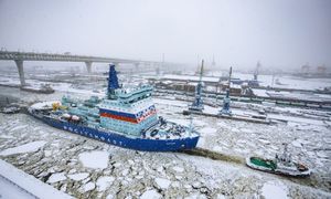 "Sibir" na Bałtyku. Rosyjski atomowy lodołamacz ściągnięty z Arktyki