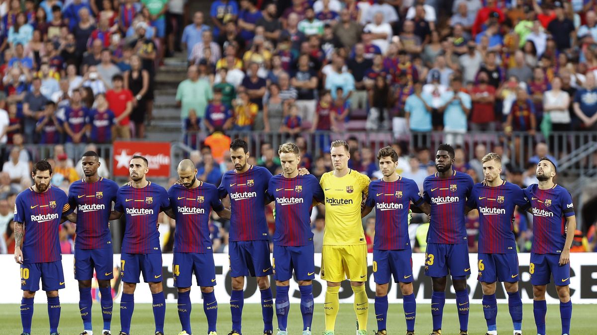 Piłkarze Barcelony przed pierwszym gwizdkiem arbitra