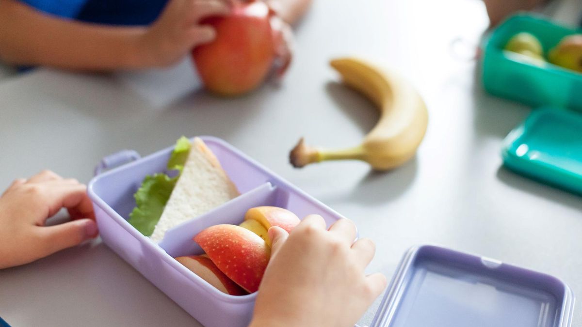 Zdrowa dieta dla dziecka nie powinna bazować na słodkich, kalorycznych przekąskach.