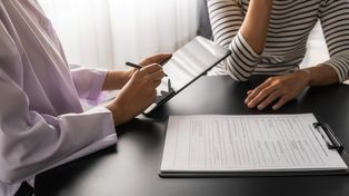 Depresja nie mija sama. Lekarz mówi, co naprawdę ją leczy