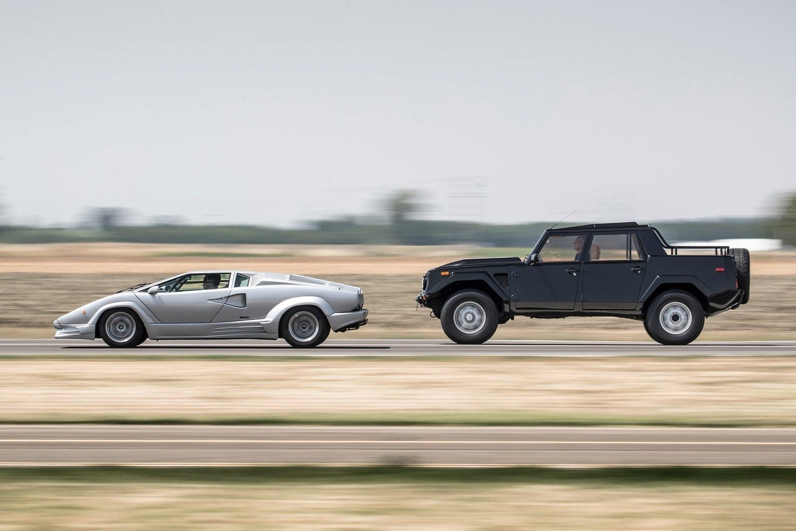 Lamborghini LM002 i Lamborghini Countach