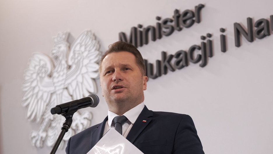 Powrót do szkoły. Zmiany w maturach i egzaminach 8-klasisty. P. Czarnek zapowiada