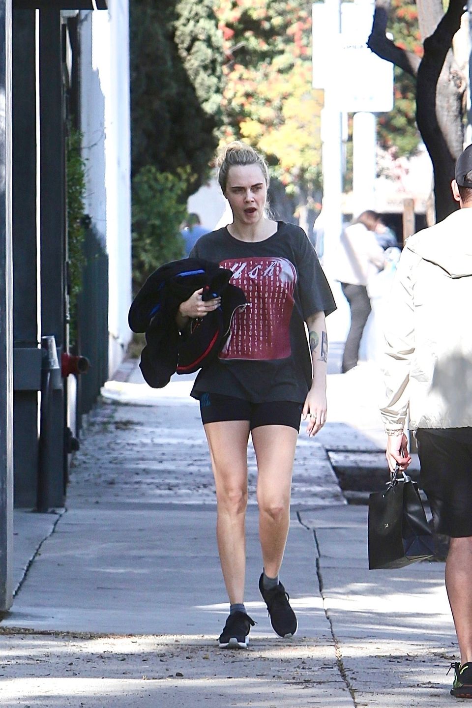 Naturalna Cara Delevingne na mieście