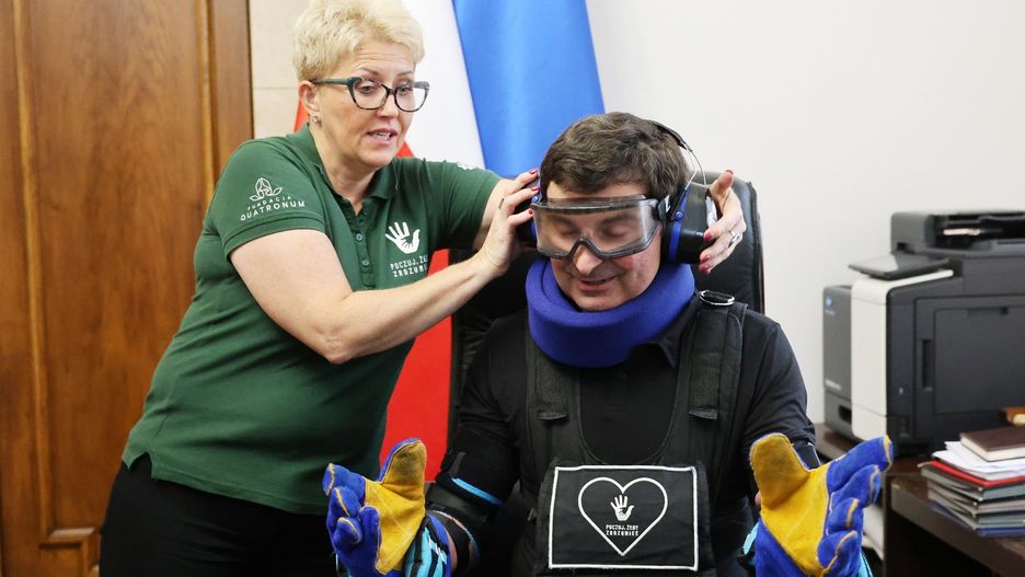 &#34;Poczuj, żeby zrozumieć&#34;. W Katowicach uczestnicy mogli wejść w buty osób starszych i zmierzyć się z ich ograniczeniami