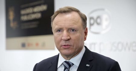 Karmienie kota i zakupy dla żony. "Gazeta Wyborcza" ujawnia kulisy pracy dla Kurskiego