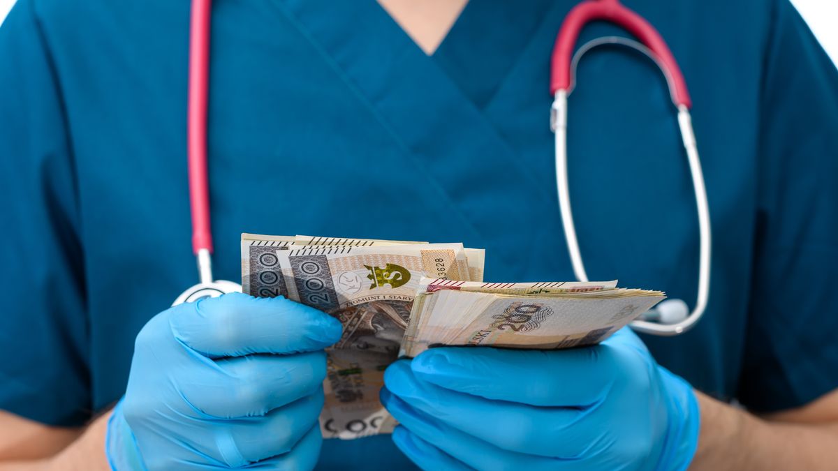 16 lekarzy, ponad 27 mln zł