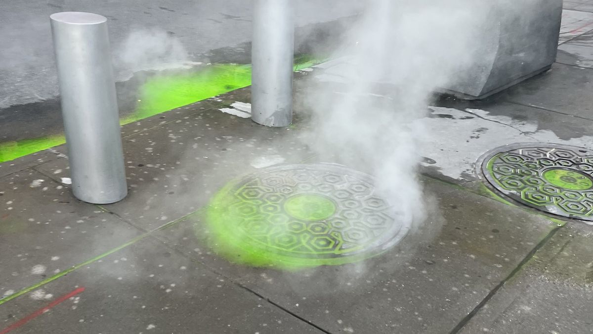 Nowy York zalewa zielona maź z kanalizacji