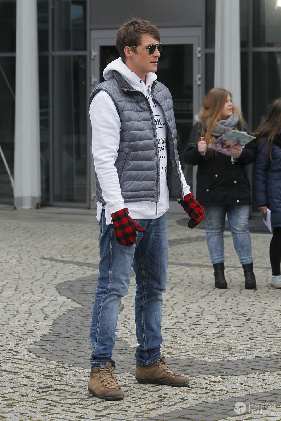 Mikołaj Roznerski przed studiem Pytania na śniadanie