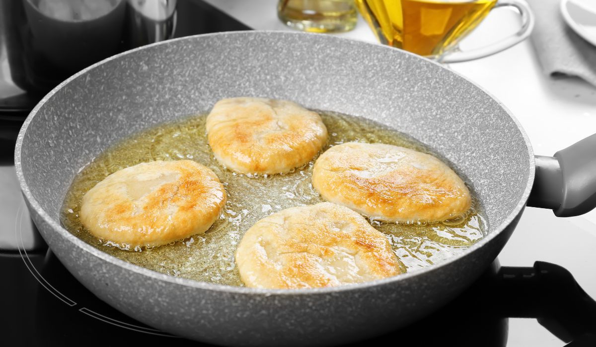 Smażenie placków zajmie tylko kilka chwil - Pyszności; Foto Canva.com