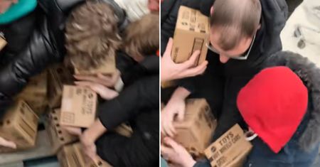 "Bitwa" w Auchan. Wyrywali sobie towar. Nagranie podbija sieć