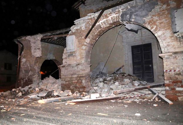 Trzęsienie ziemi we Włoszech. Duże zniszczenia po silnych wstrząsach