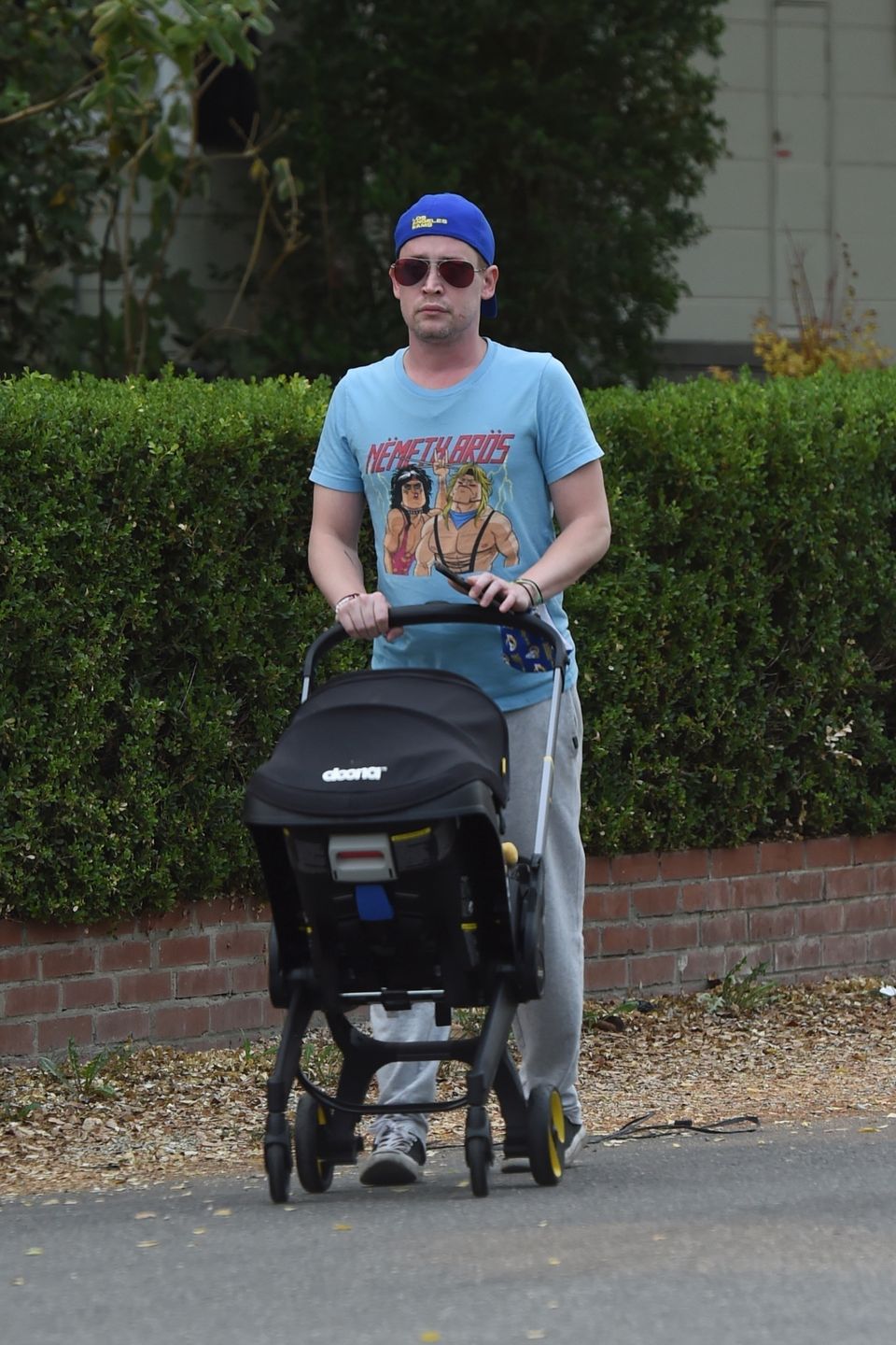 Macaulay Culkin spaceruje z synkiem po Los Angeles 