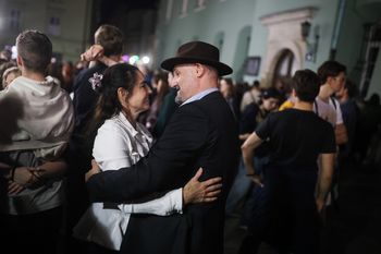 Maciej Musiał roztańczył Kraków! Potańcówka pod gołym niebem jak z filmu. Mamy zdjęcia
