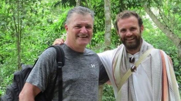 Juan Mata (z prawej) w kolumbijskiej dżungli
