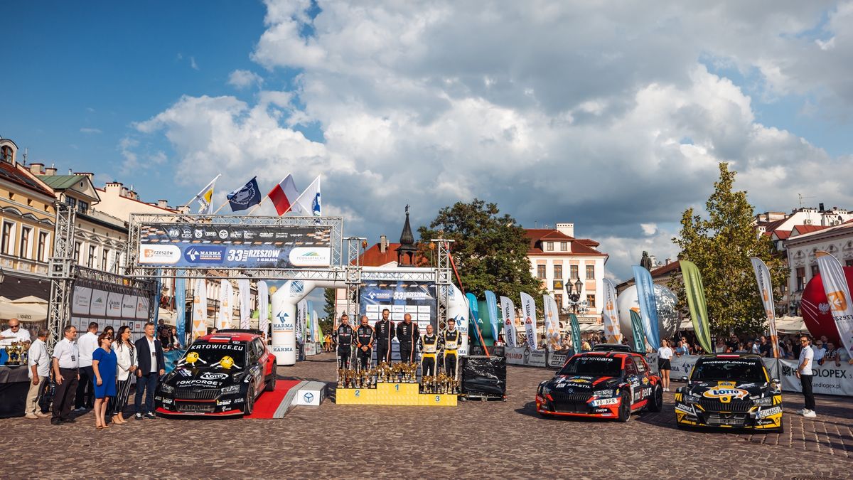 Materiały prasowe / Maciej Niechwiadowicz / Na zdjęciu: podium Marma 33. Rajdu Rzeszowskiego