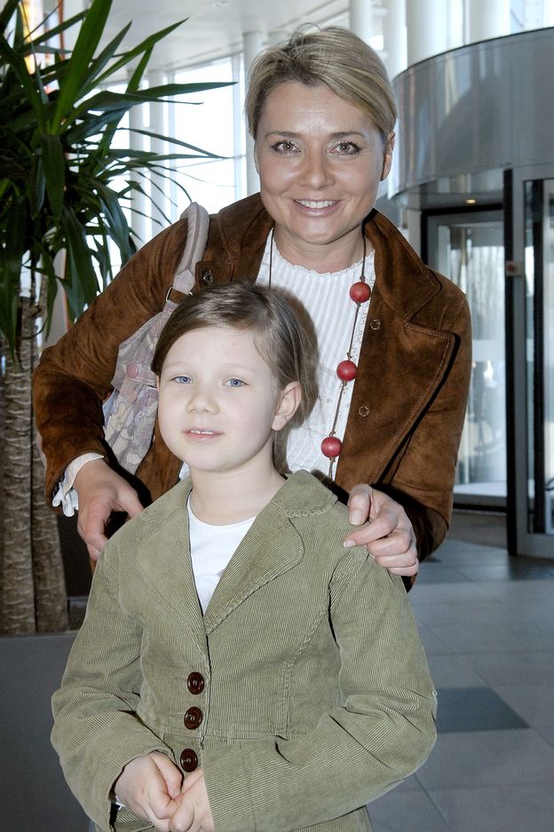 Julia Królikowska ZOSTAŁA LEKARZEM! Małgorzata Ostrowska-Królikowska pochwaliła się zdjęciami z promocji