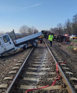 Tragedia na Węgrzech. Kilka osób zginęło w zderzeniu samochodu z pociągiem