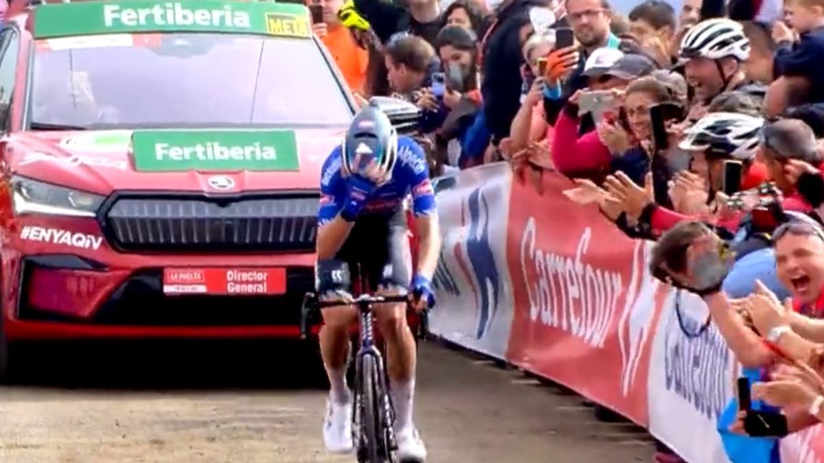 Twitter / lavuelta / Na zdjęciu: Jay Vine wygrywa 8. etap Vuelta a Espana