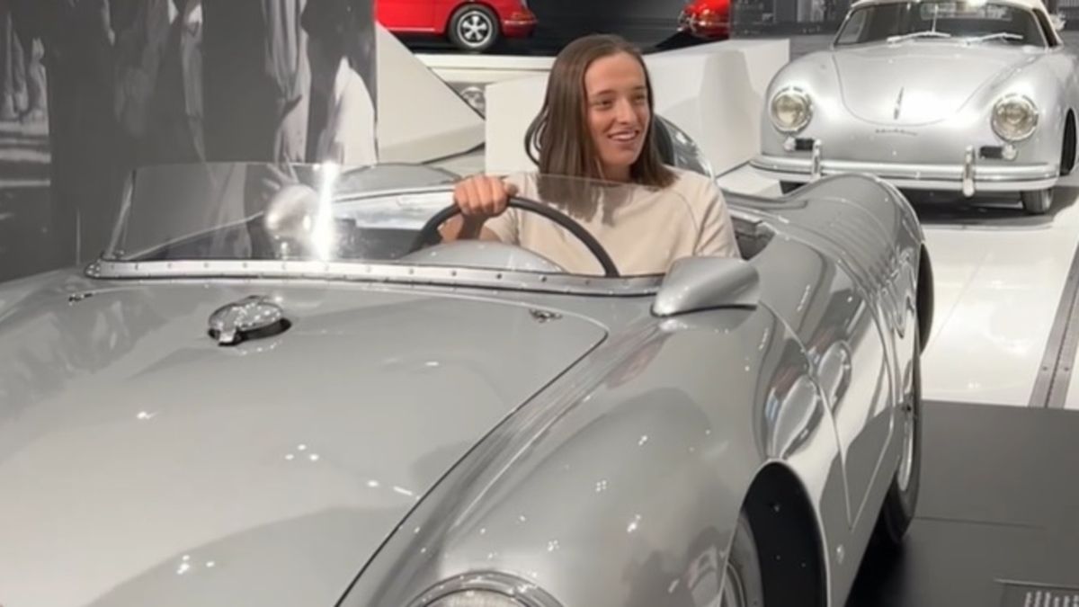 Iga Świątek z wizytą w muzeum Porsche