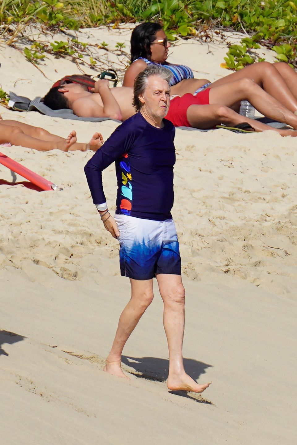 79-letni Paul McCartney i jego żona Nancy Shevell taplają się w Morzu Karaibskim