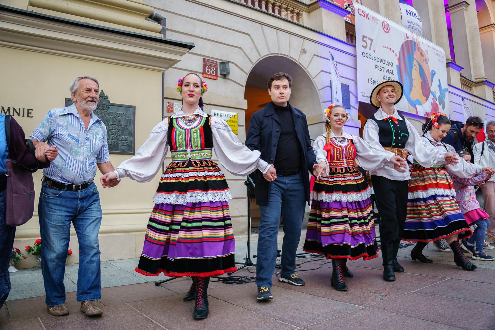 Rząd rozdaje pieniądze. Do wzięcia jest nawet 10 tysięcy złotych