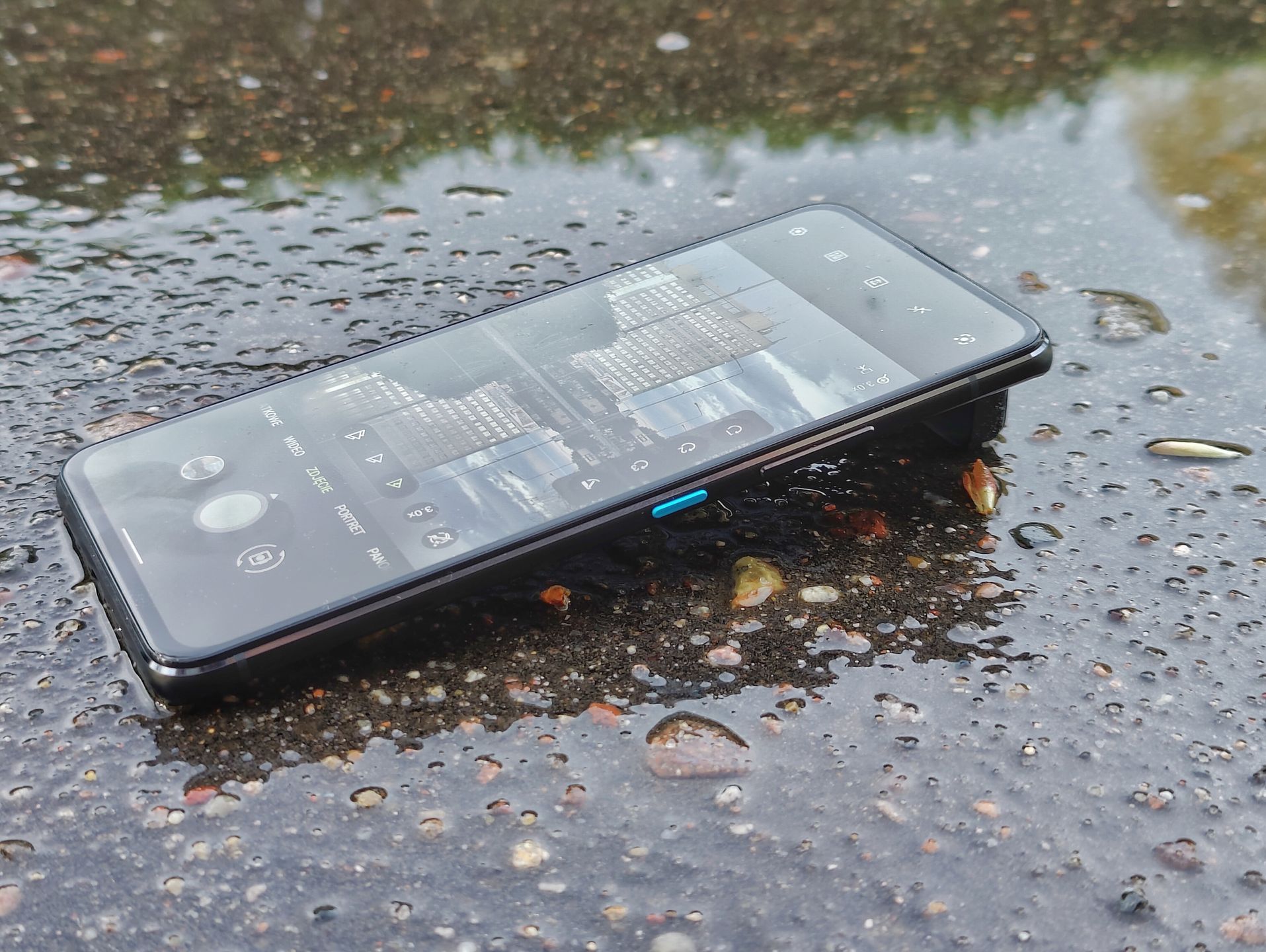 Smartfon inny niż (prawie) wszystkie. ASUS Zenfone 8 Flip: test 7