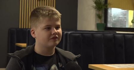 “Mieliśmy wypadek, mojemu tacie leci krew z ust”. 10-letni Miłosz wezwał pomoc. “Uratował mi życie”