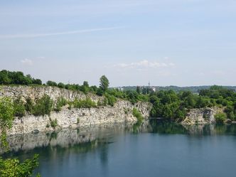 Krakowscy radni PiS mieli pomóc zakonnikom. Wyłączyli tereny duchownych spod ochrony