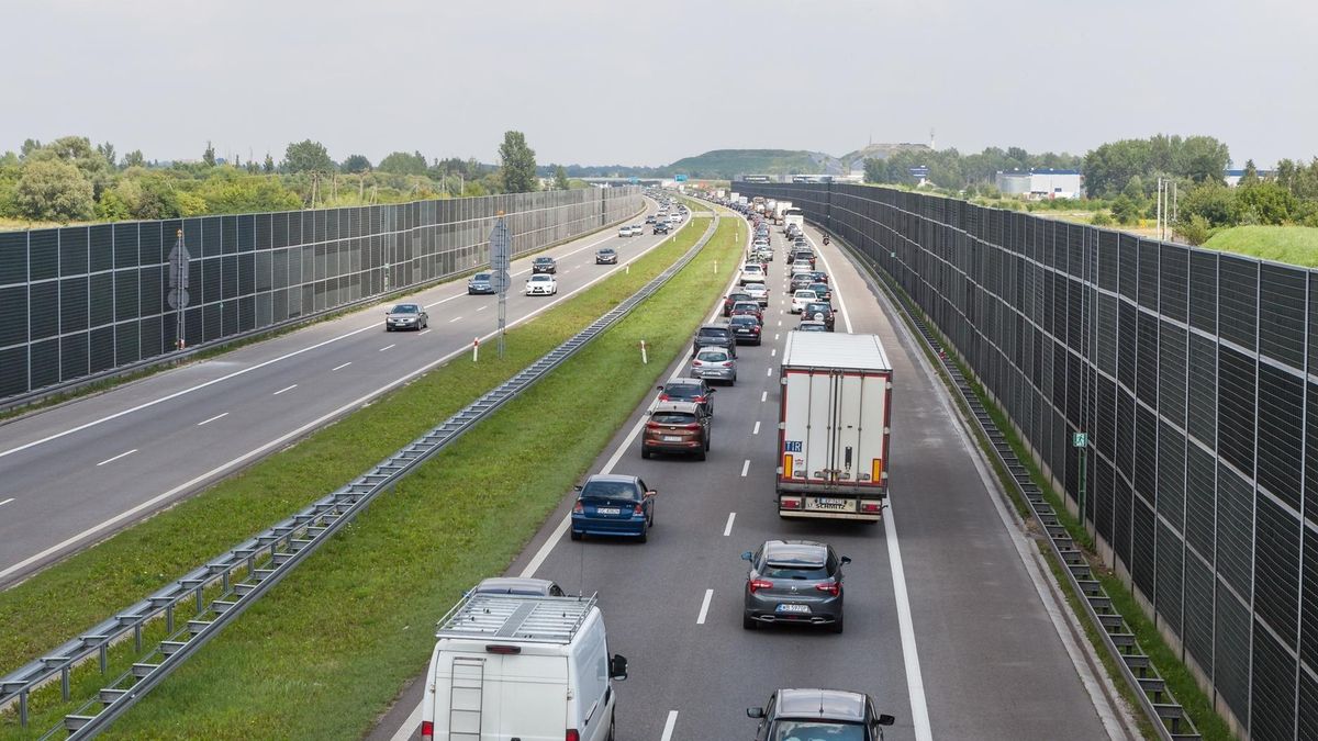 Będzie trzeci pas na A2, szansa na odkorkowanie