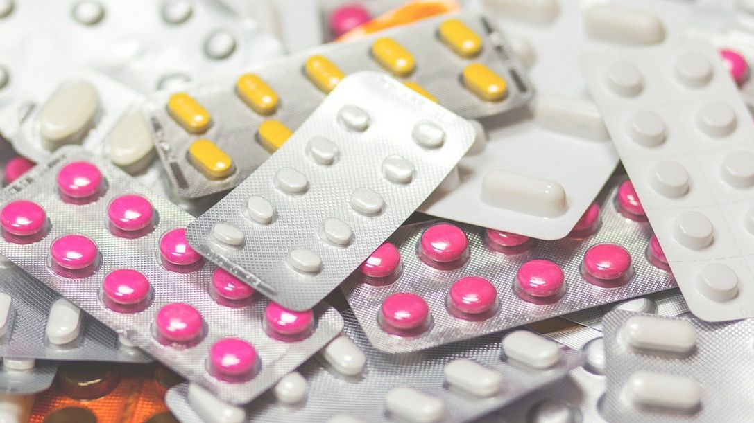 Propafenon to wielofunkcyjny organiczny związek chemiczny, a także lek wykazujący działanie antyarytmiczne.