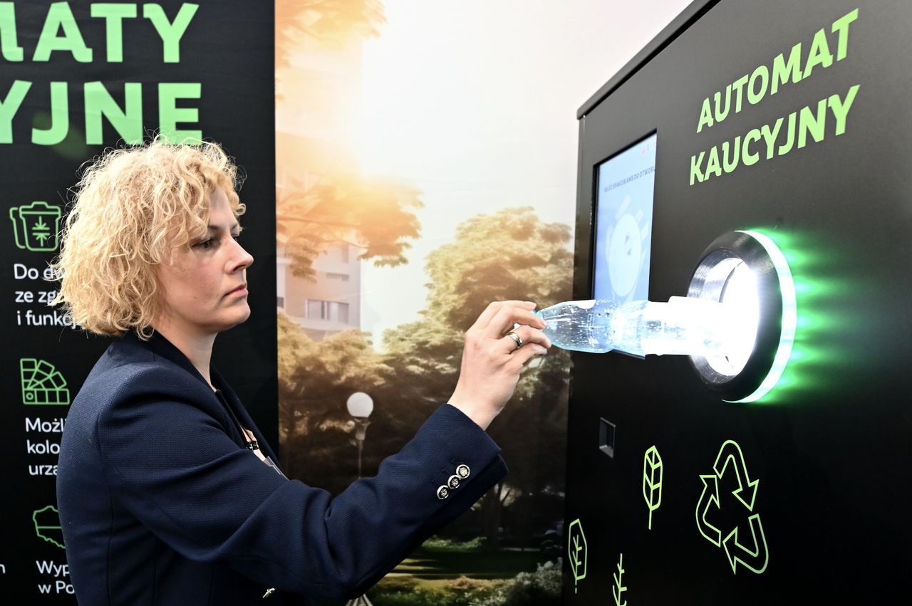 Zebrała 120 butelek, pieniędzy nie odzyskała. Problemy z kaucją w popularnych sieciach