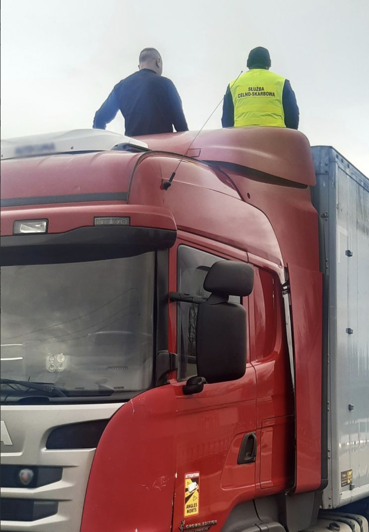 KAS udaremniła przywóz 23 ton śmieci do Polski