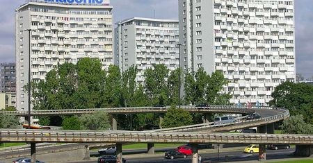 Warszawa. Afera na "iksach" na Powiślu. Mieszkańcy nie chcą parkingu