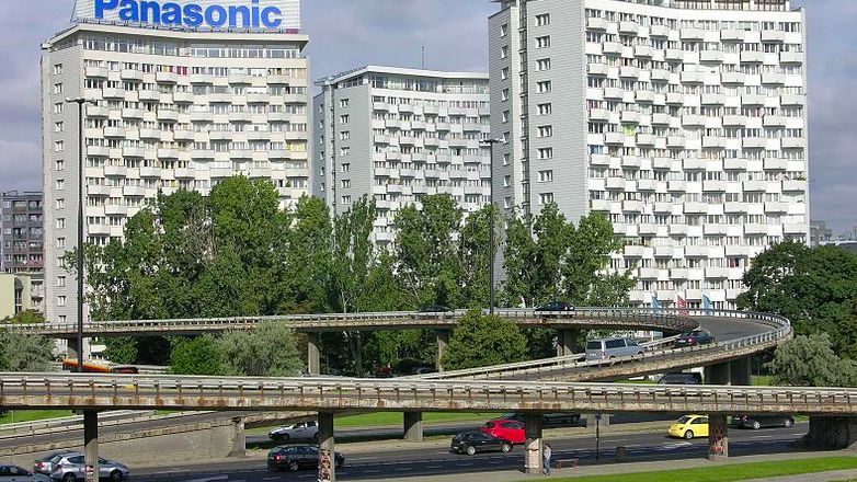 Warszawa. Niechciana inwestycja na Powiślu, przy słynnych "iksach", Spółdzielnia chce kawałek zieleni zamienić na parking, mieszkańcy są zmartwieni takim planem