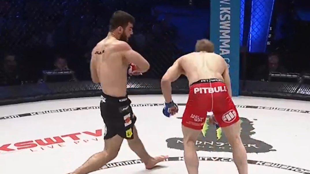Twitter / Canal Plus / Adam Soldajew nokautuje Pascala Hintzena na gali KSW