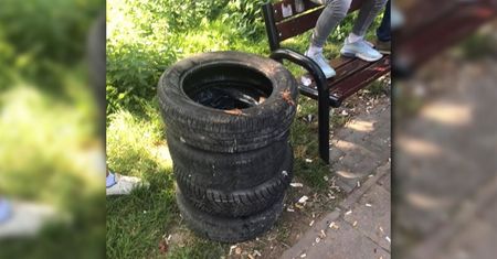 Lublin. Mieszkanka zwróciła uwagę na problem śmieci wokół ławki. Uczniowie Magnolki zareagowali