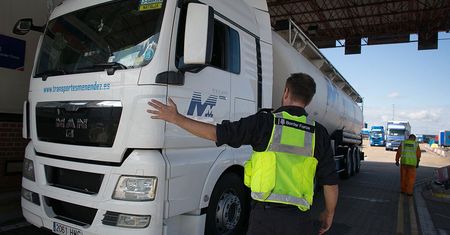 Niechlubny rekord Polaków. Mieli przemycić blisko tonę narkotyków