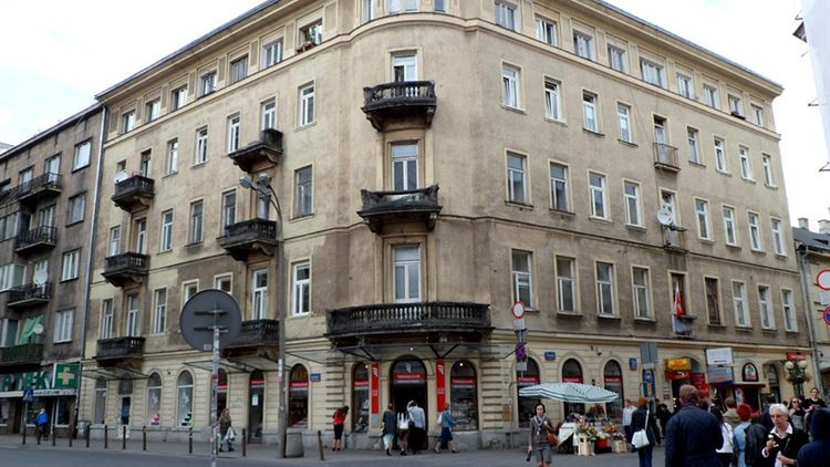 Warszawa. Kamienica na zbiegu ulic Chmielnej i Szpitalnej przed remontem