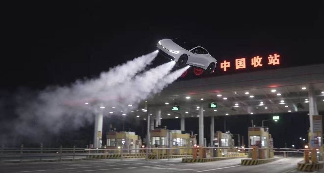 Tesla Roadster omijająca bramki płatności