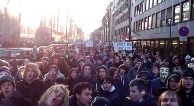 Niemcy skandują: "DZIĘKUJĘ! NIE DLA ACTA!" (Po polsku!)
