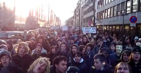 Niemcy skandują: "DZIĘKUJĘ! NIE DLA ACTA!" (Po polsku!)