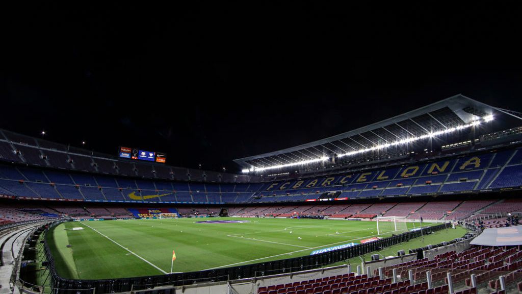 pusty stadion Camp Nou w Barcelonie