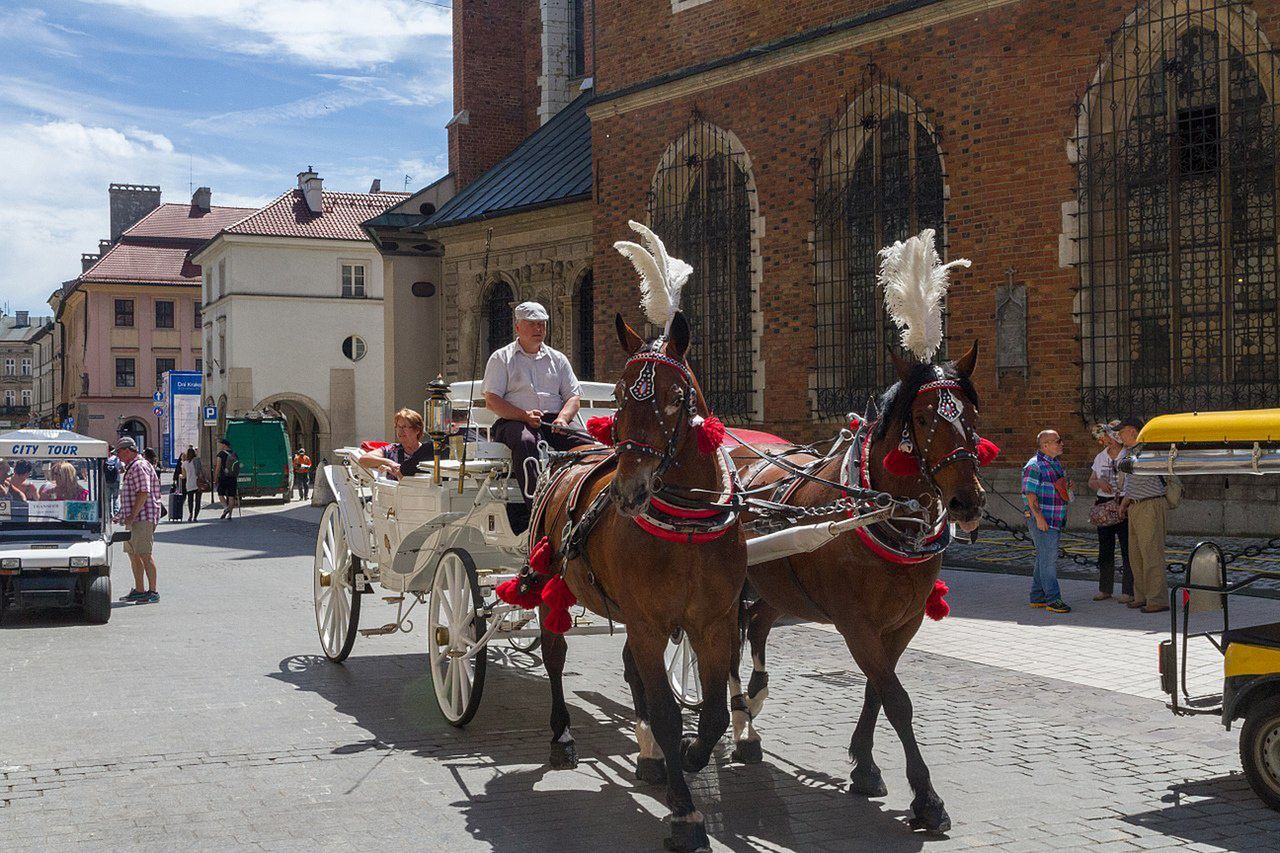 Turyści będą zawiedzeni. Symbol Krakowa znika z Rynku Głównego