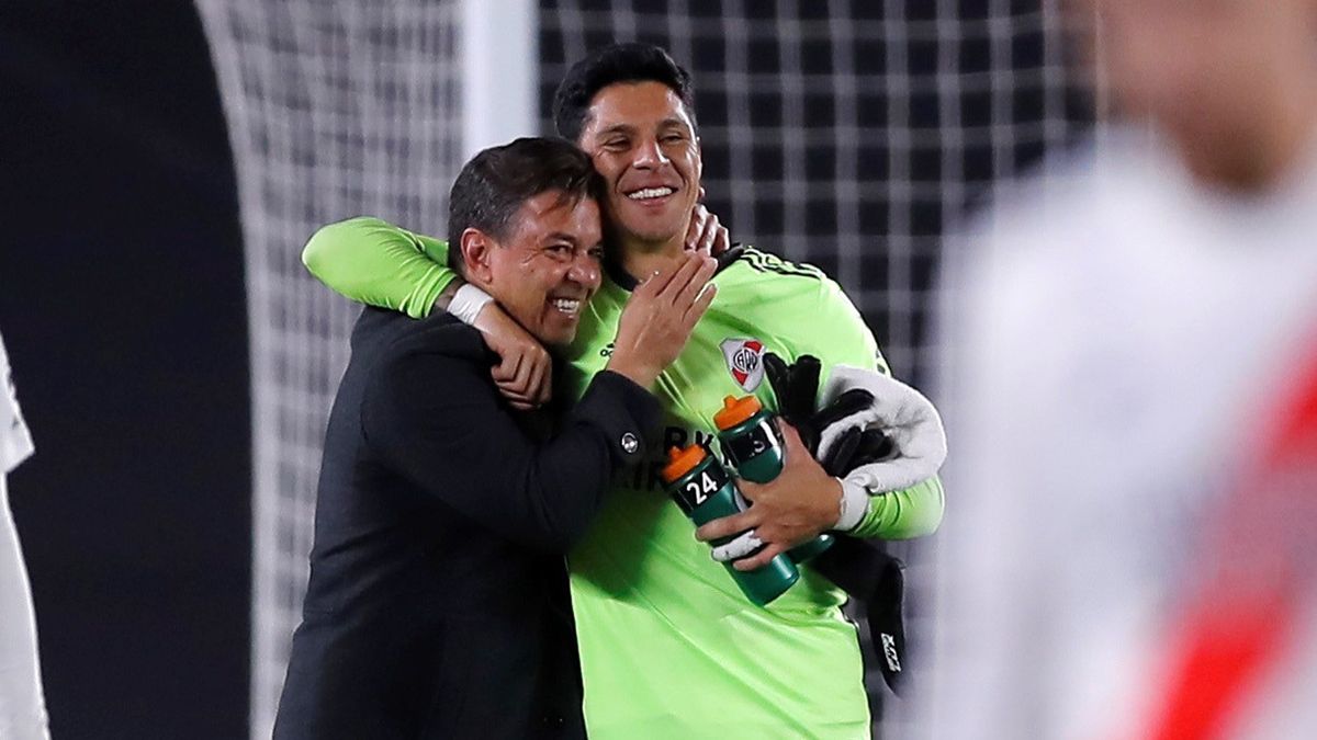 PAP/EPA / Juan Ignacio Roncoroni / Na zdjęciu: Marcelo Gallardo i  Enzo Perez 