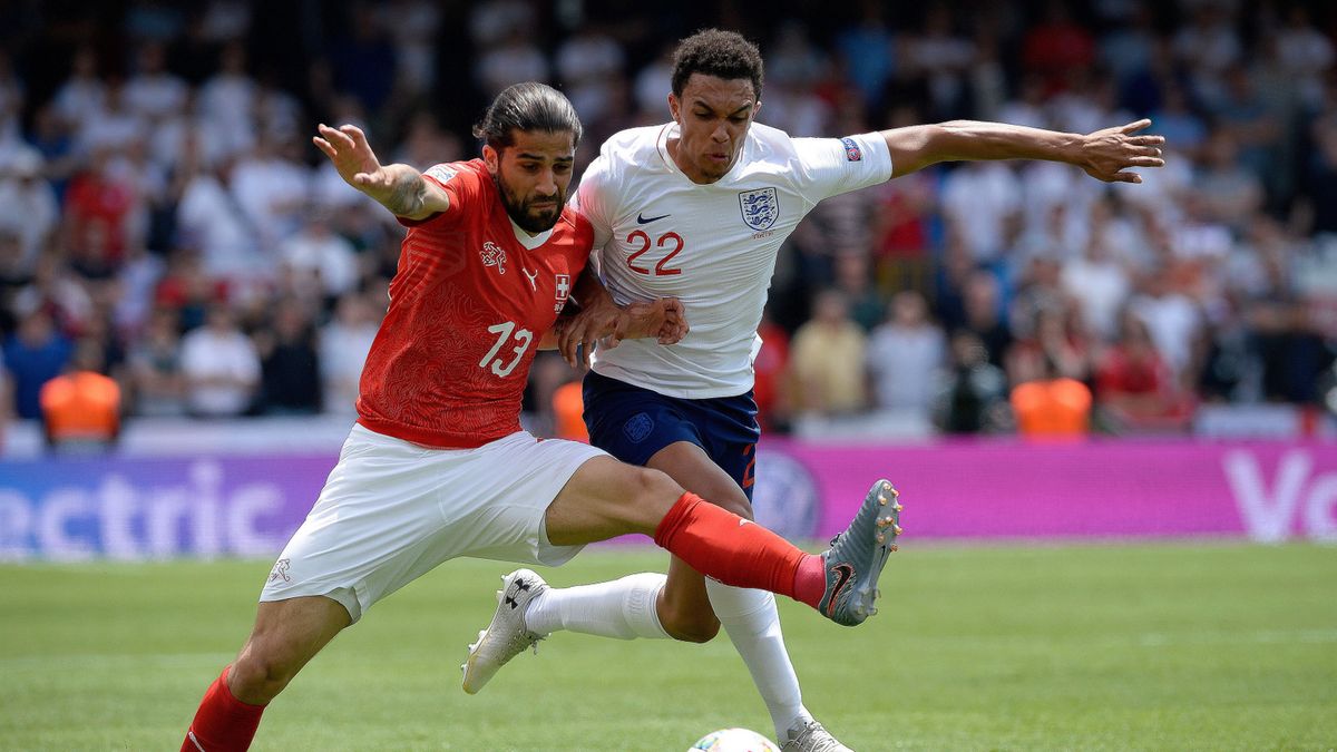 Ricardo Rodriguez (z lewej) oraz Trent Alexander-Arnold