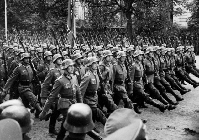 Kampania sierpniowa - dlaczego Adolf Hitler odłożył atak na Polskę?