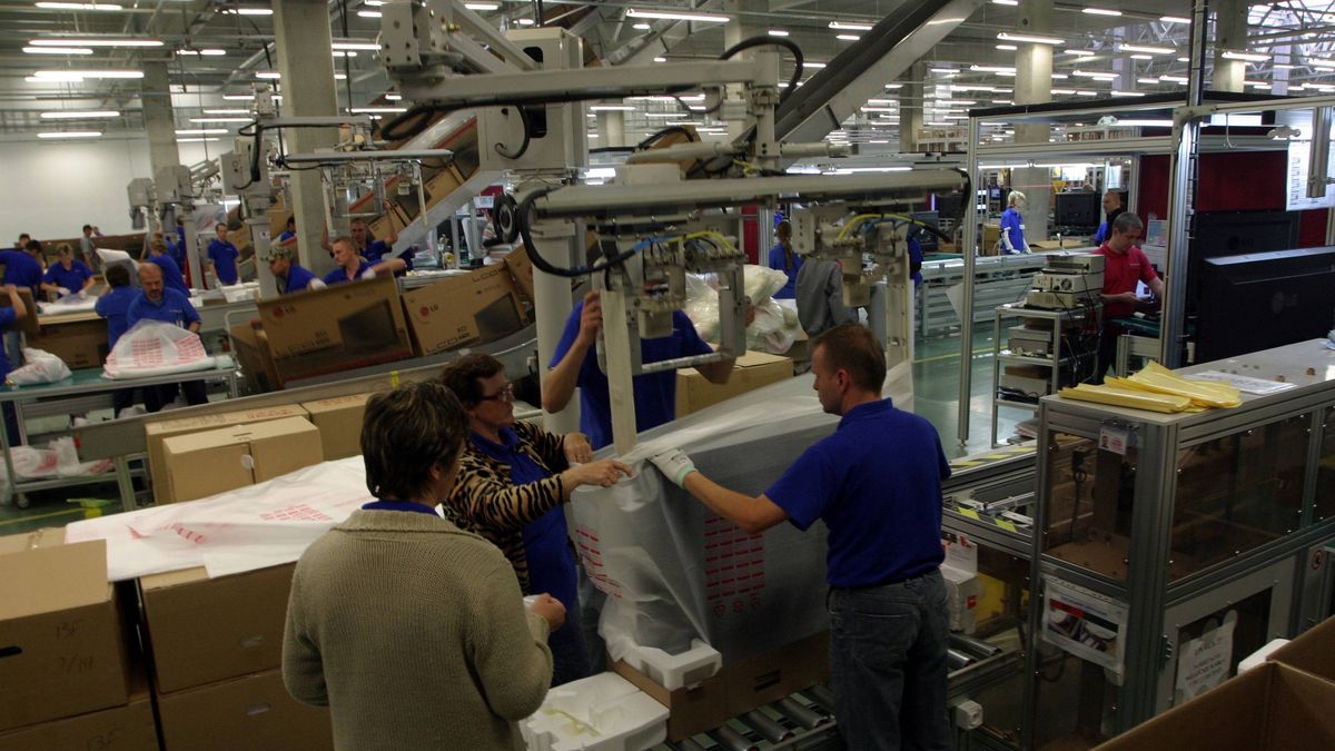 Maj 2007 r., otwarcie fabryki lodówek LGw Biskupicach Podgórnych