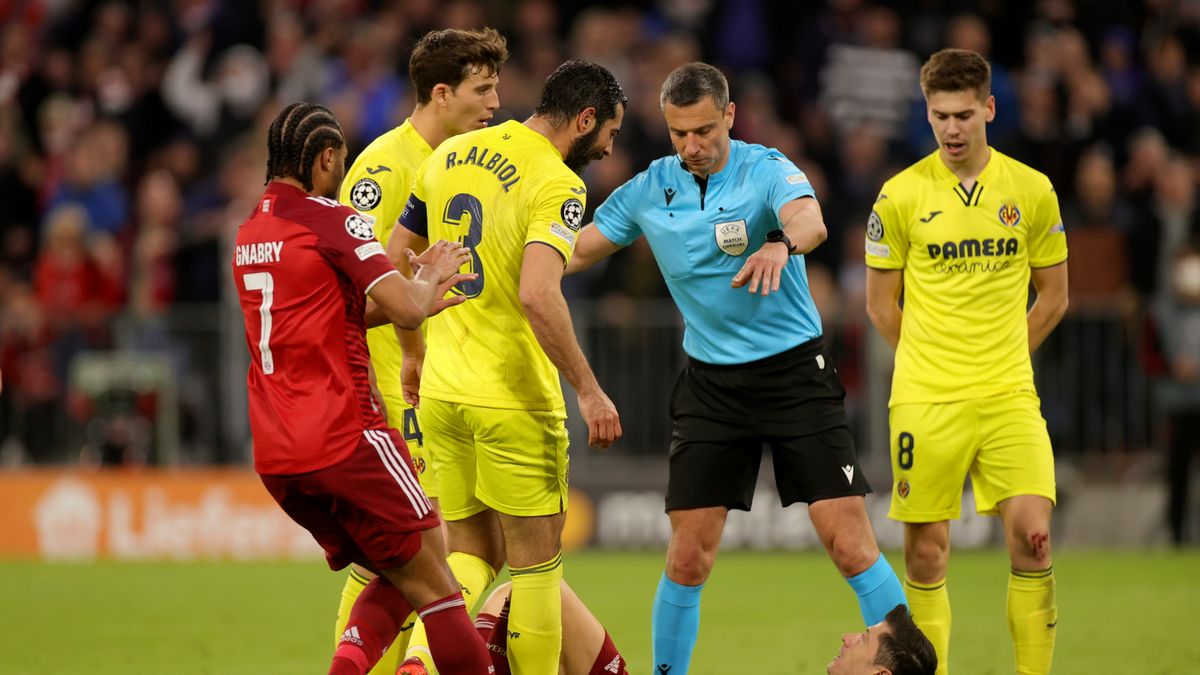 PAP/EPA / FRIEDEMANN VOGEL  / Na zdjęciu: Raul Albiol i Robert Lewandowski
